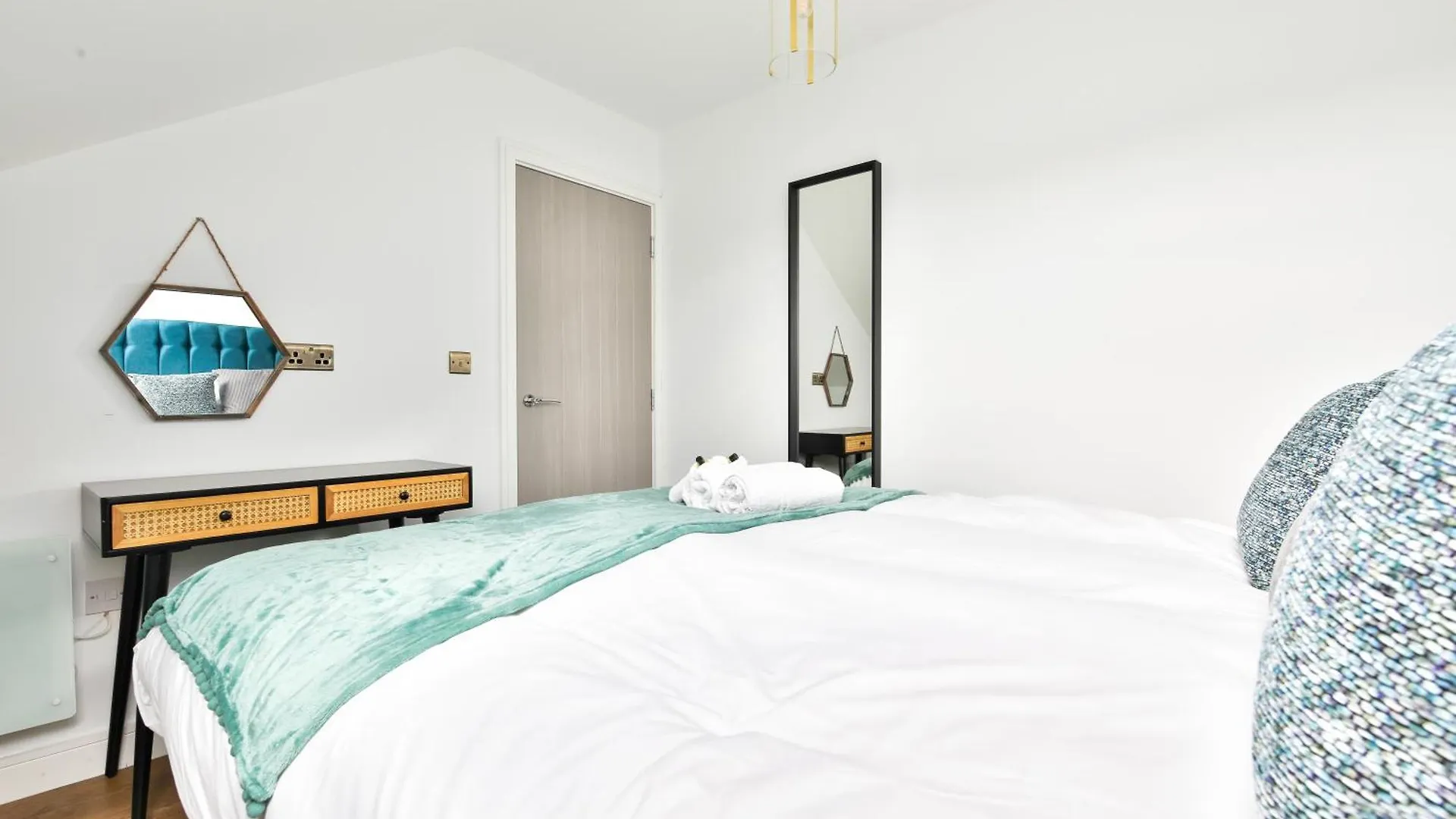 New Luxe Flat With Private Parking & 2 Bathrooms 카디프 영국