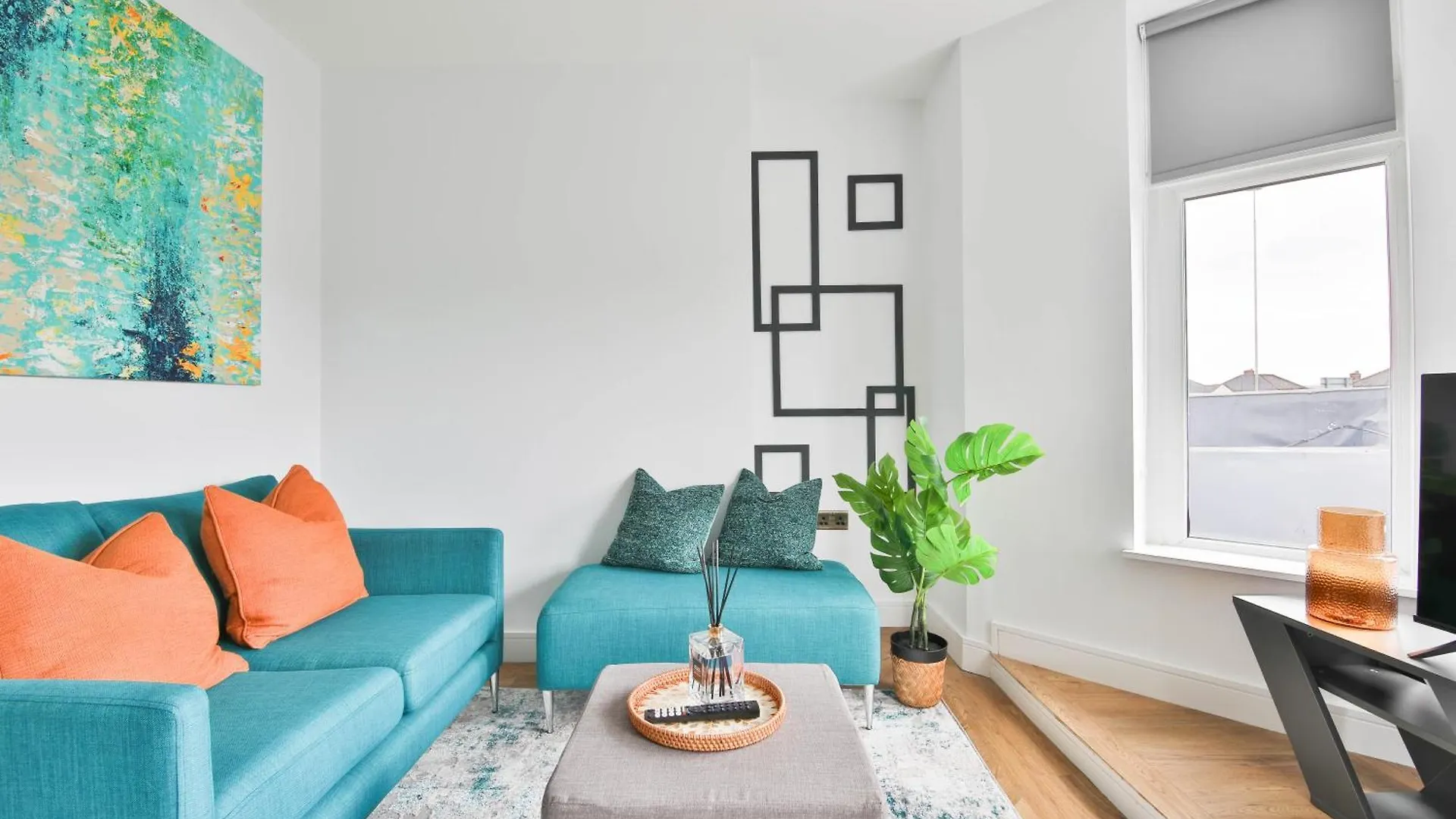 New Luxe Flat With Private Parking & 2 Bathrooms 카디프
