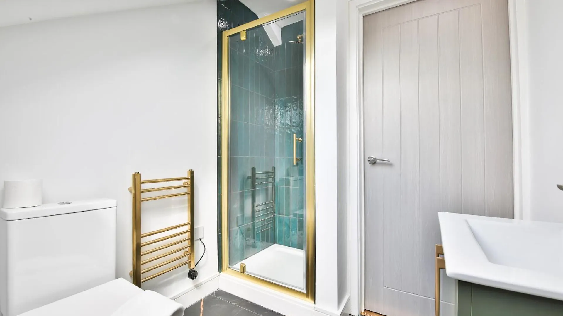 아파트 New Luxe Flat With Private Parking & 2 Bathrooms 카디프 영국
