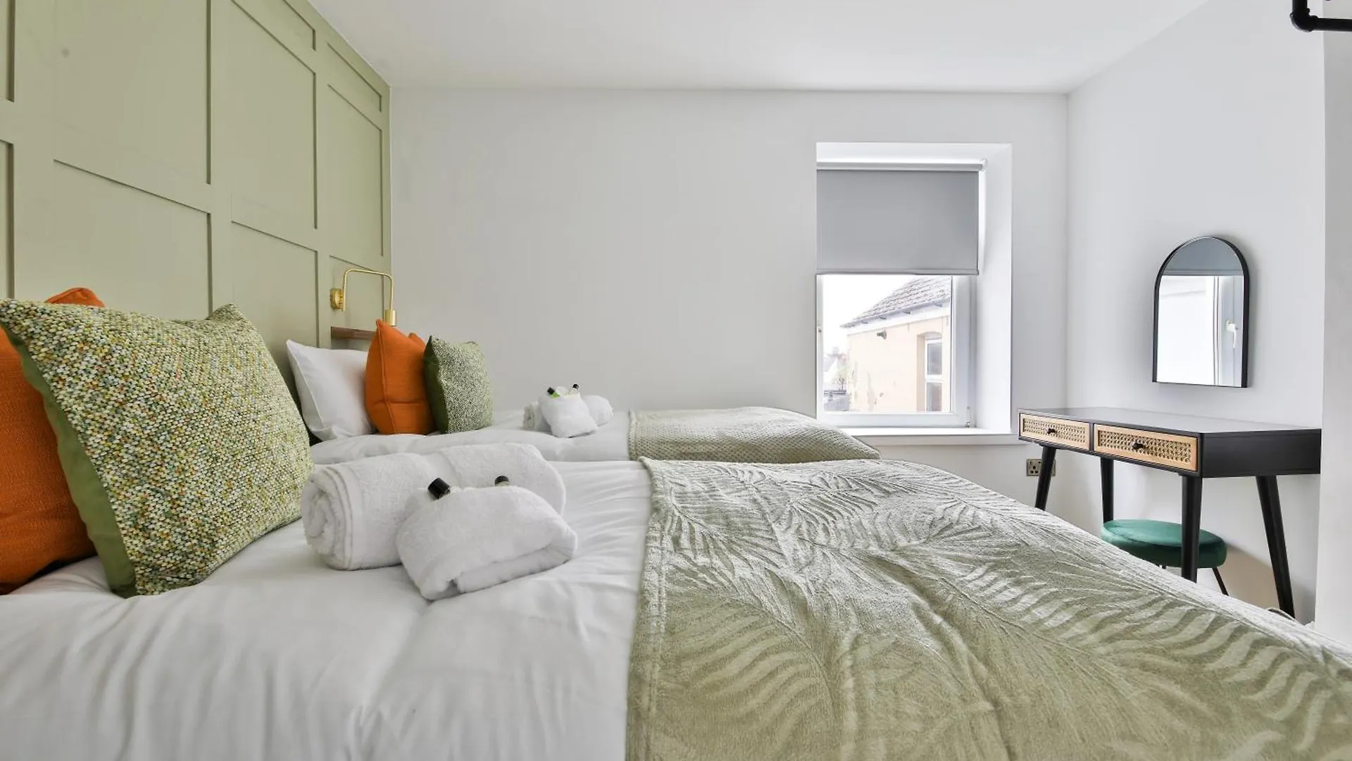 New Luxe Flat With Private Parking & 2 Bathrooms 카디프 0*,  영국