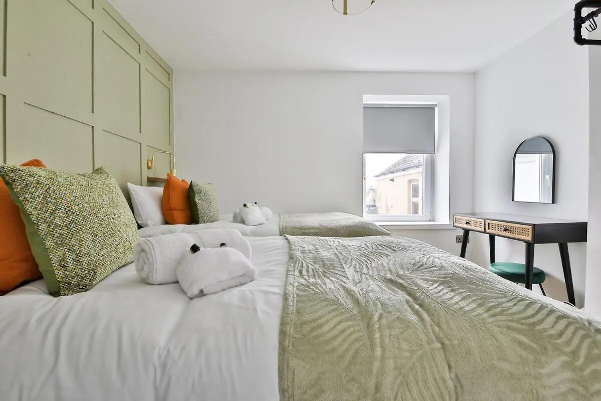 New Luxe Flat With Private Parking & 2 Bathrooms 카디프