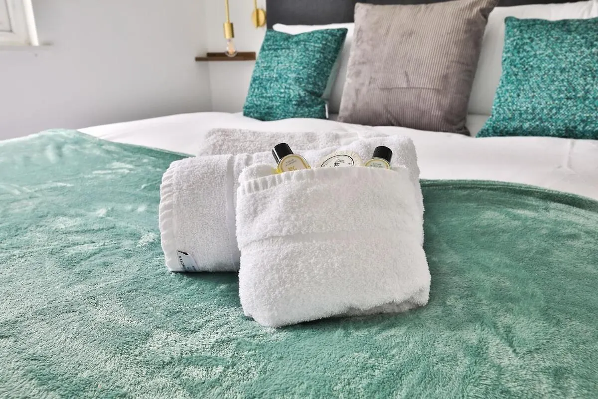 아파트 New Luxe Flat With Private Parking & 2 Bathrooms 카디프