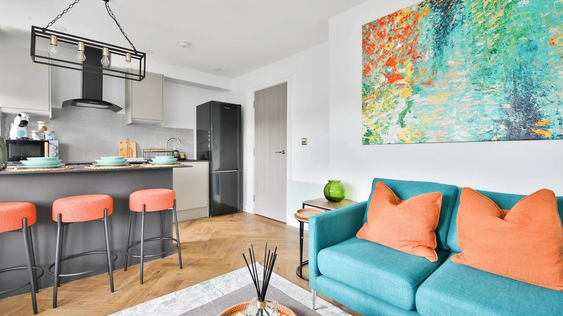 New Luxe Flat With Private Parking & 2 Bathrooms カーディフ イギリス